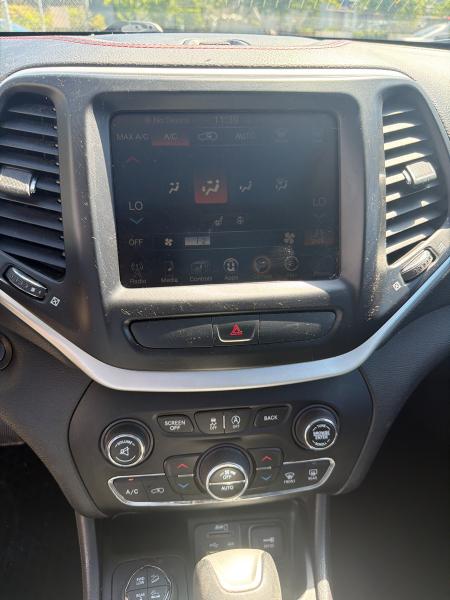 2016 Jeep Cherokee Trailhawk - Image 12