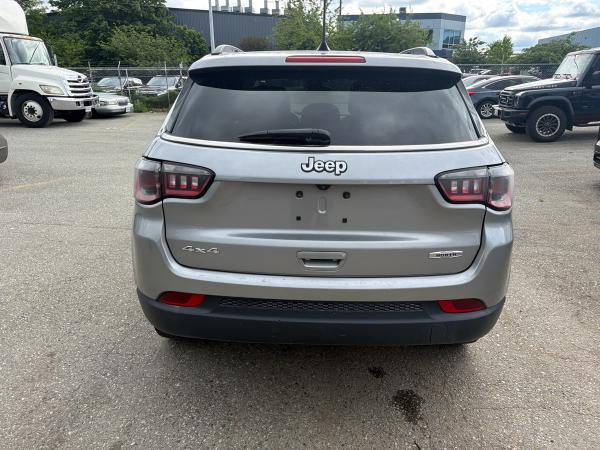 2022 Jeep Compass Latitude - Image 5