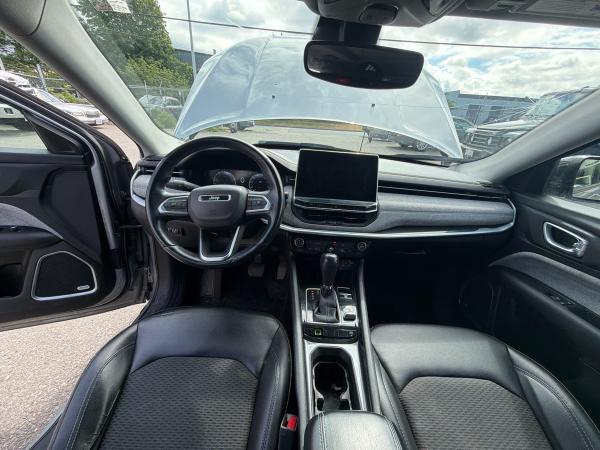 2022 Jeep Compass Latitude - Image 10