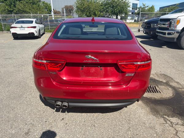 2018 Jaguar XE Prestige - Image 5