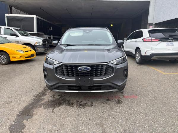 2024 Ford Escape Plug-in Hybrid - Image 9