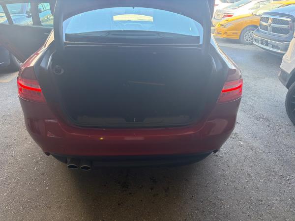 2018 Jaguar XE Prestige - Image 32