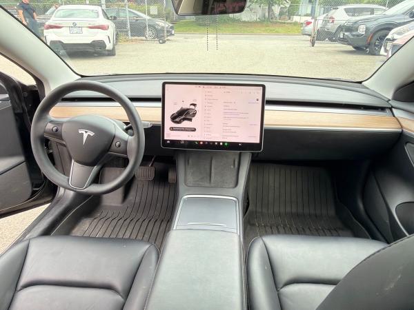 2022 Tesla Model 3 - Image 10