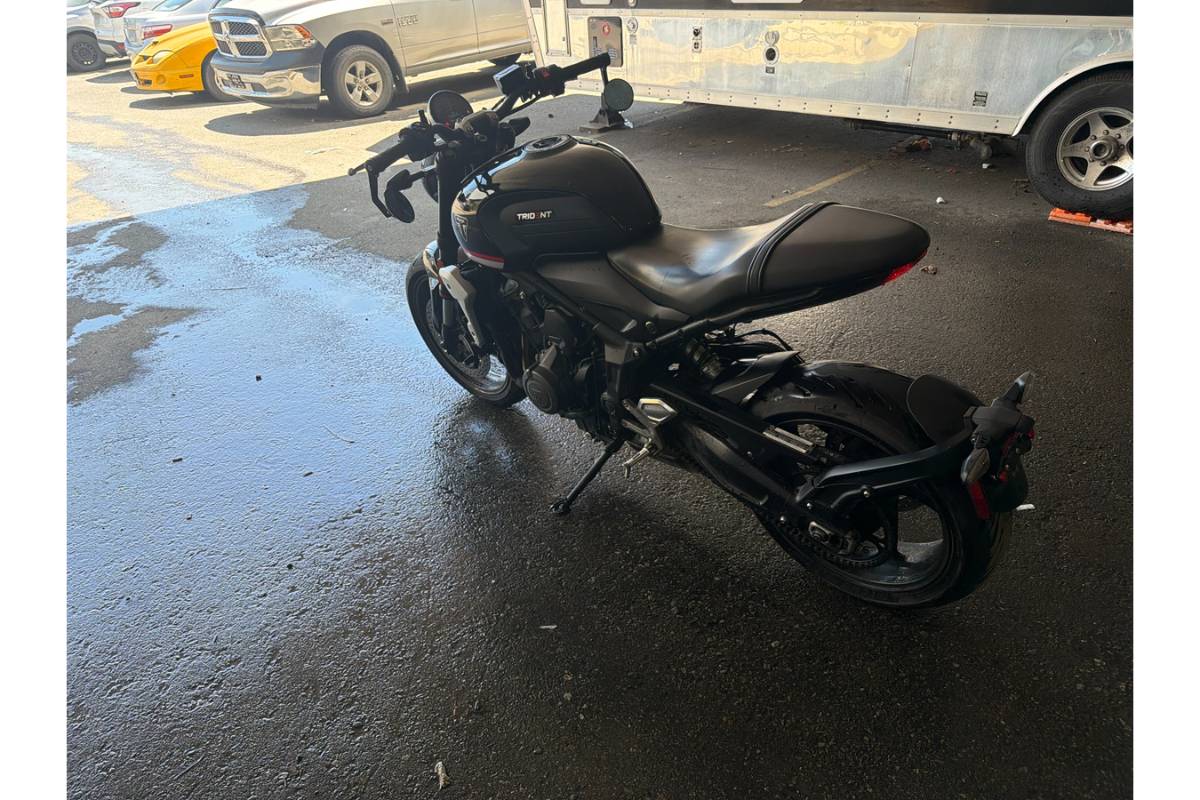 2023 Triumph Trident - Image 4