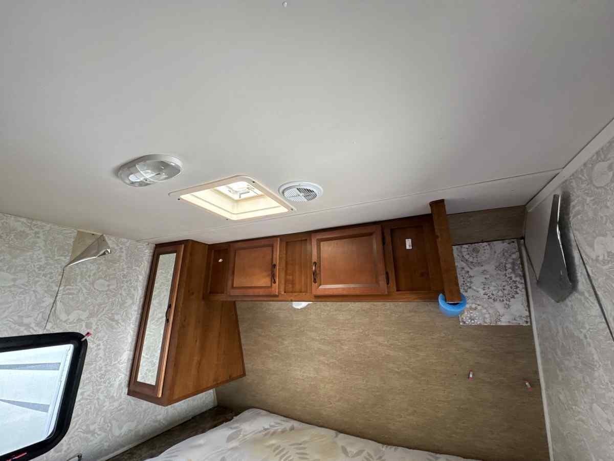 2015 Gulfstream Innsbruck 277DDS - Image 11