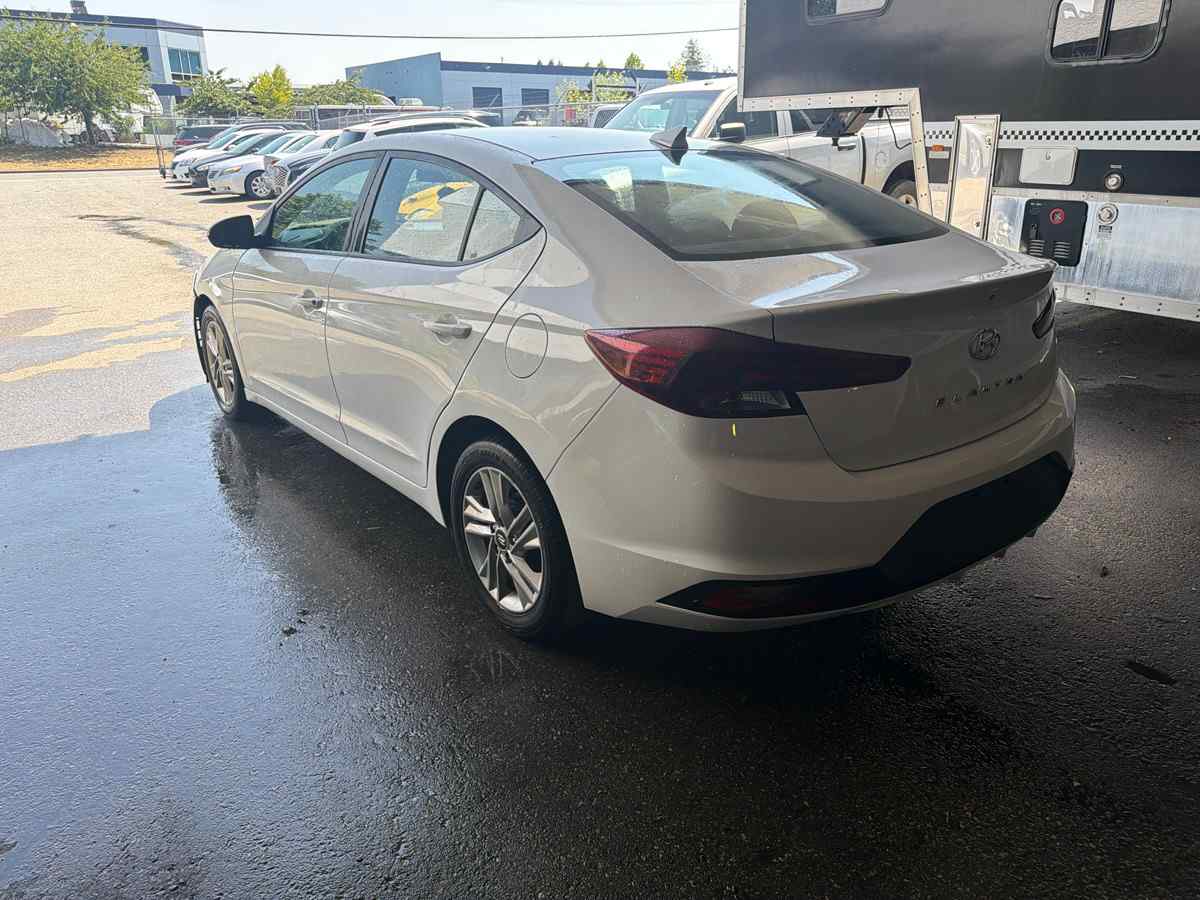 2020 Hyundai Elantra Limited - Image 4