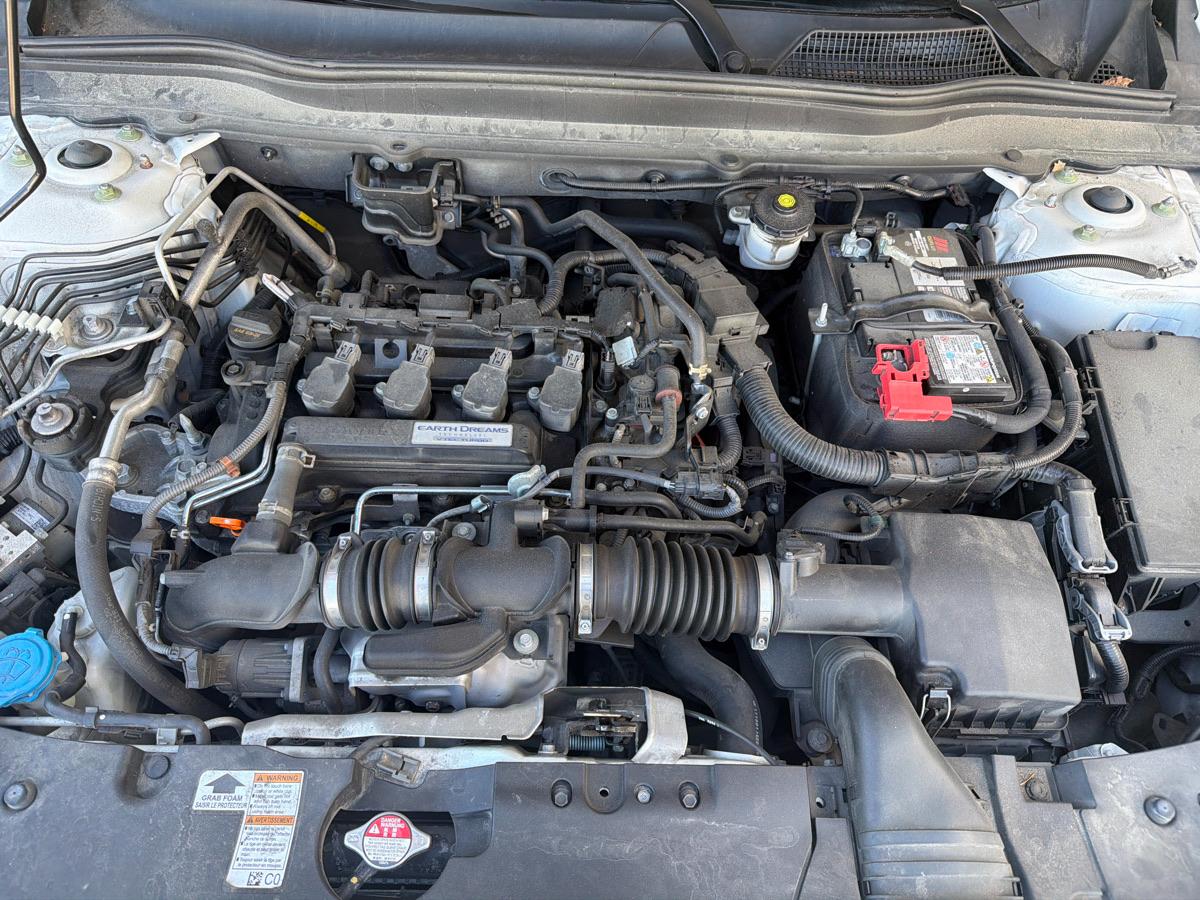 2018 Honda Accord LX - Image 32