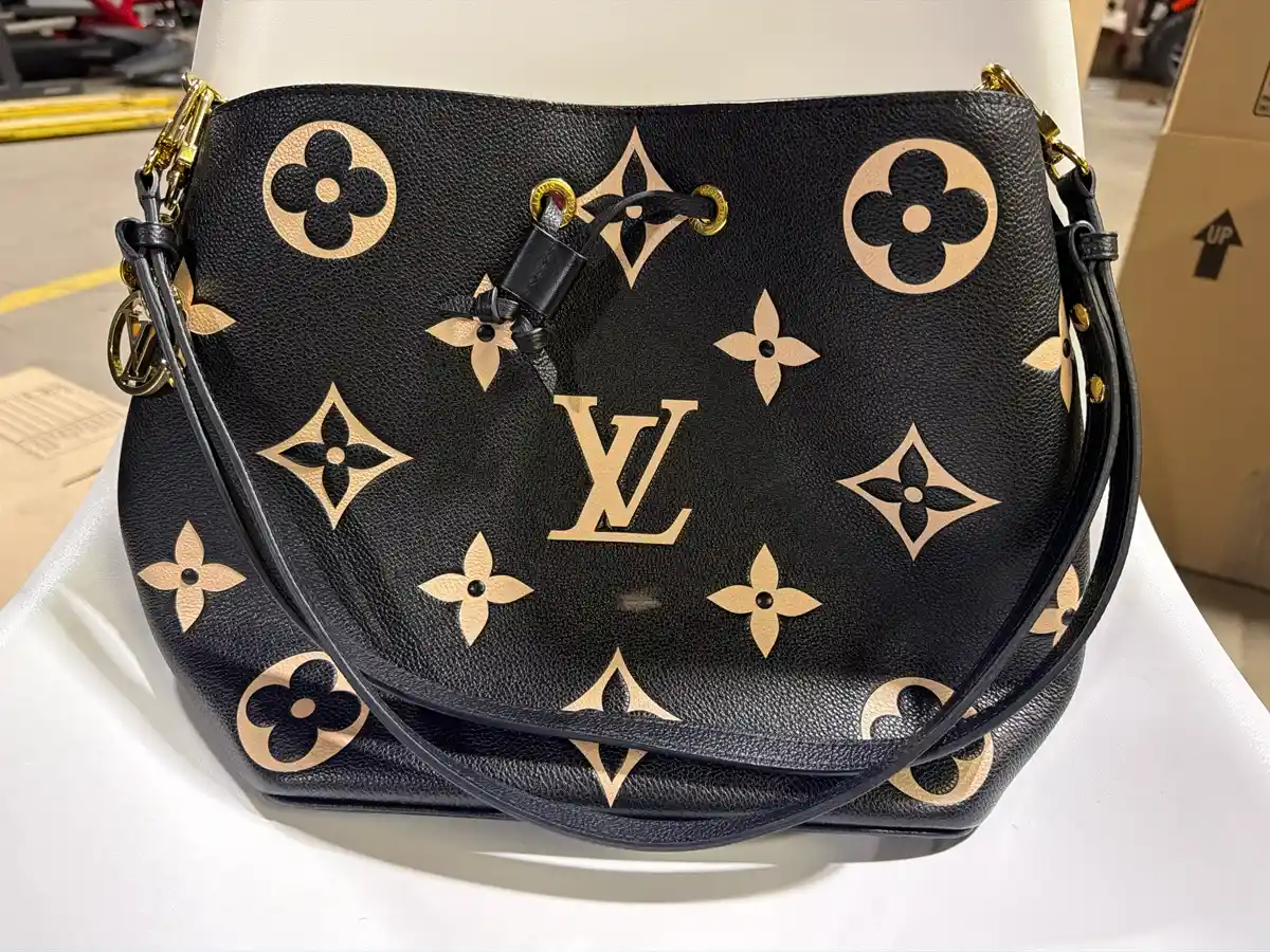 Louis Vuitton NéoNoé Shoulder Bag