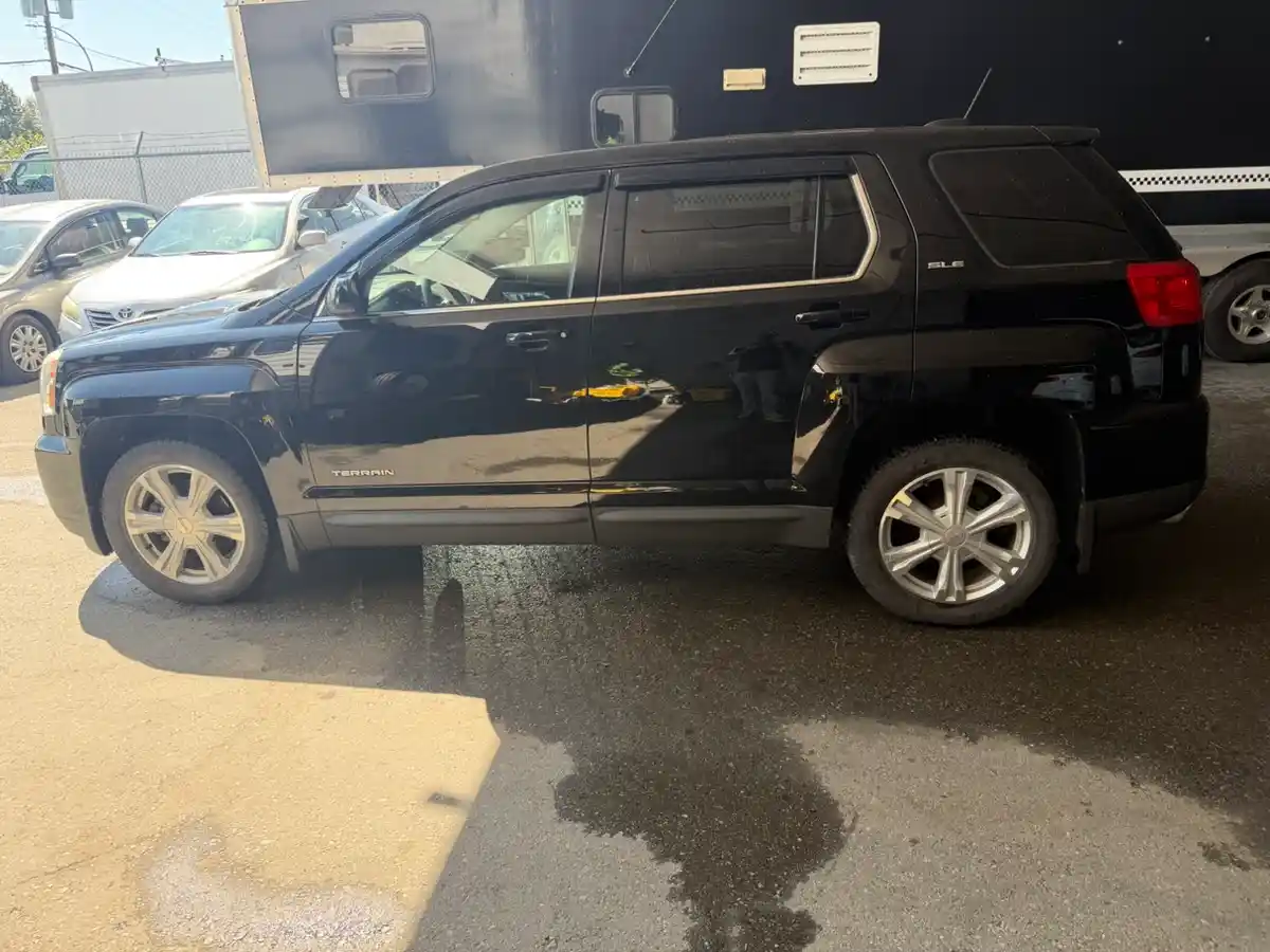 2017 GMC Terrain  SLE AWD - Image 3