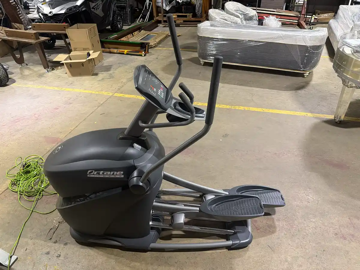 Octane Q35x Elliptical, Base and Console