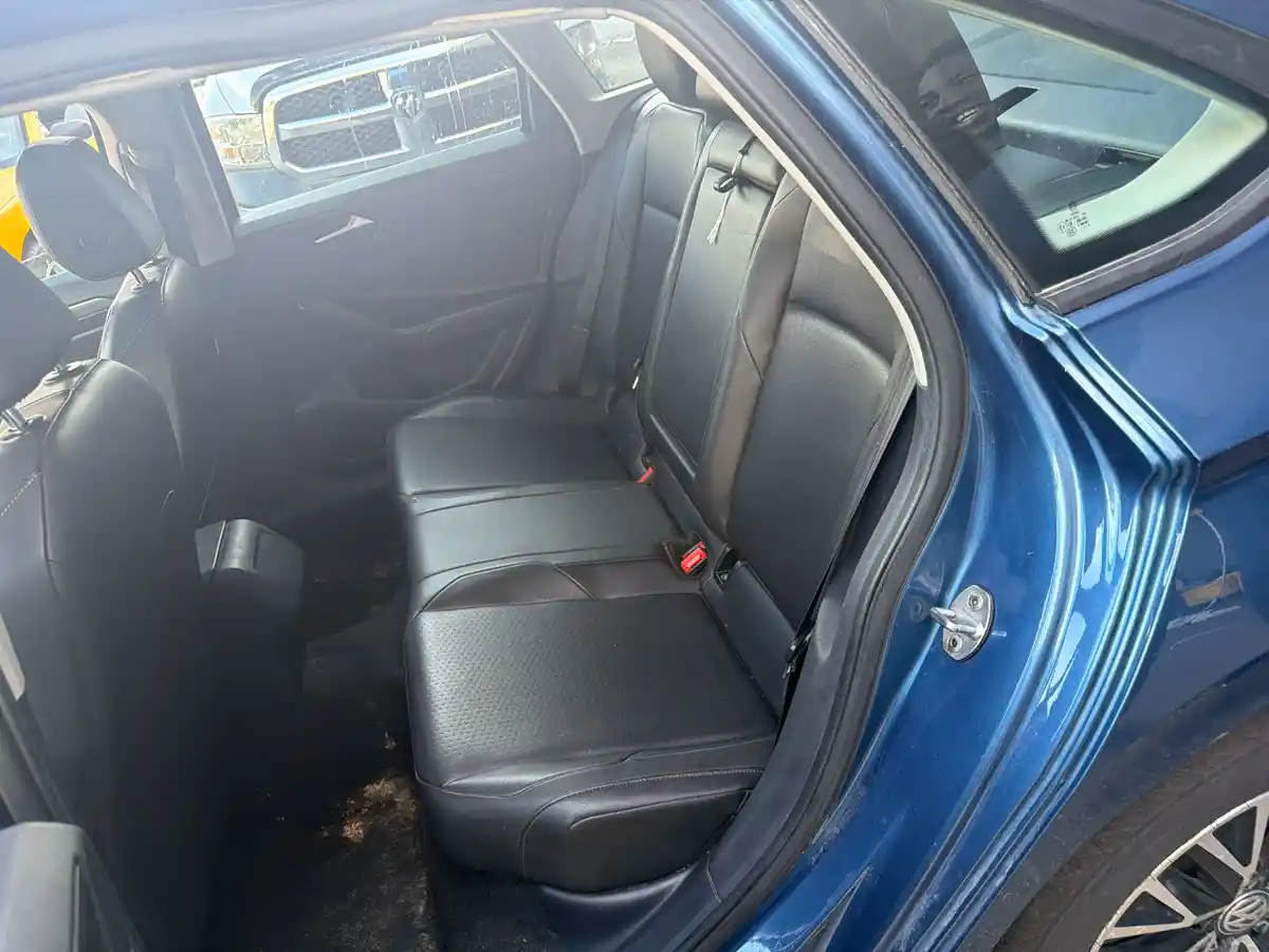 2019 Volkswagen Jetta SEL - Image 13