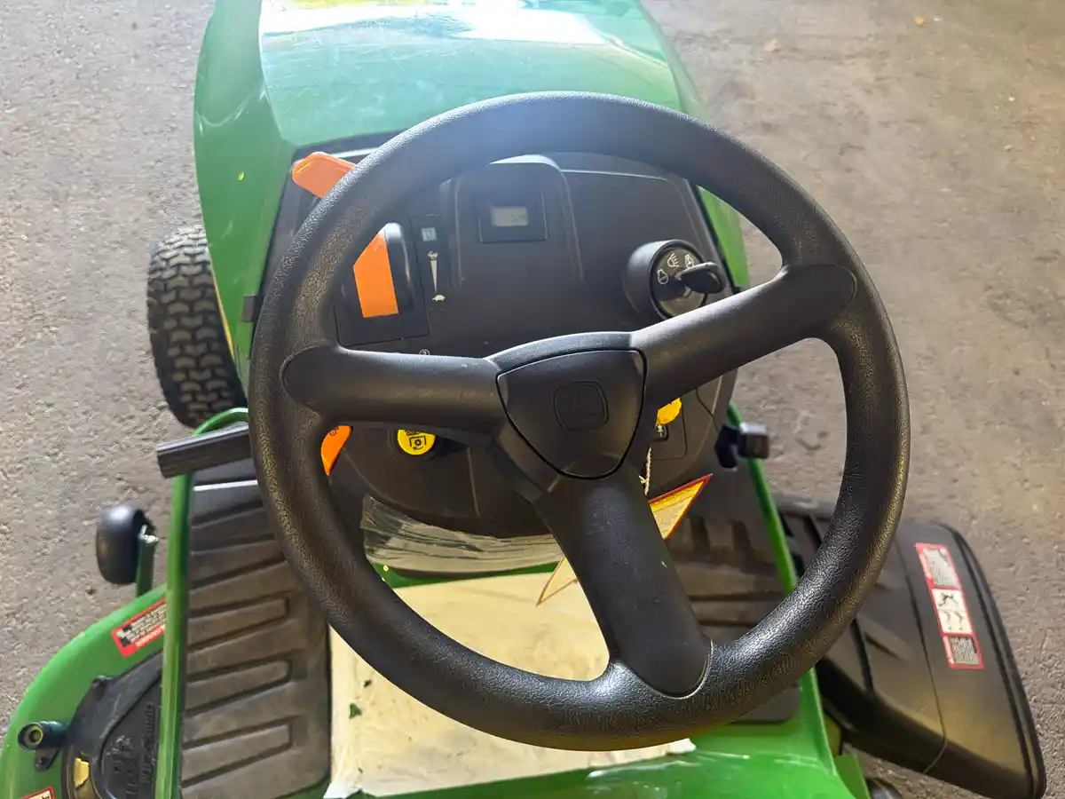 John Deere Ride On Mower S140 - Image 10