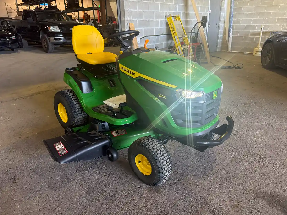 John Deere Ride On Mower S140 - Image 8