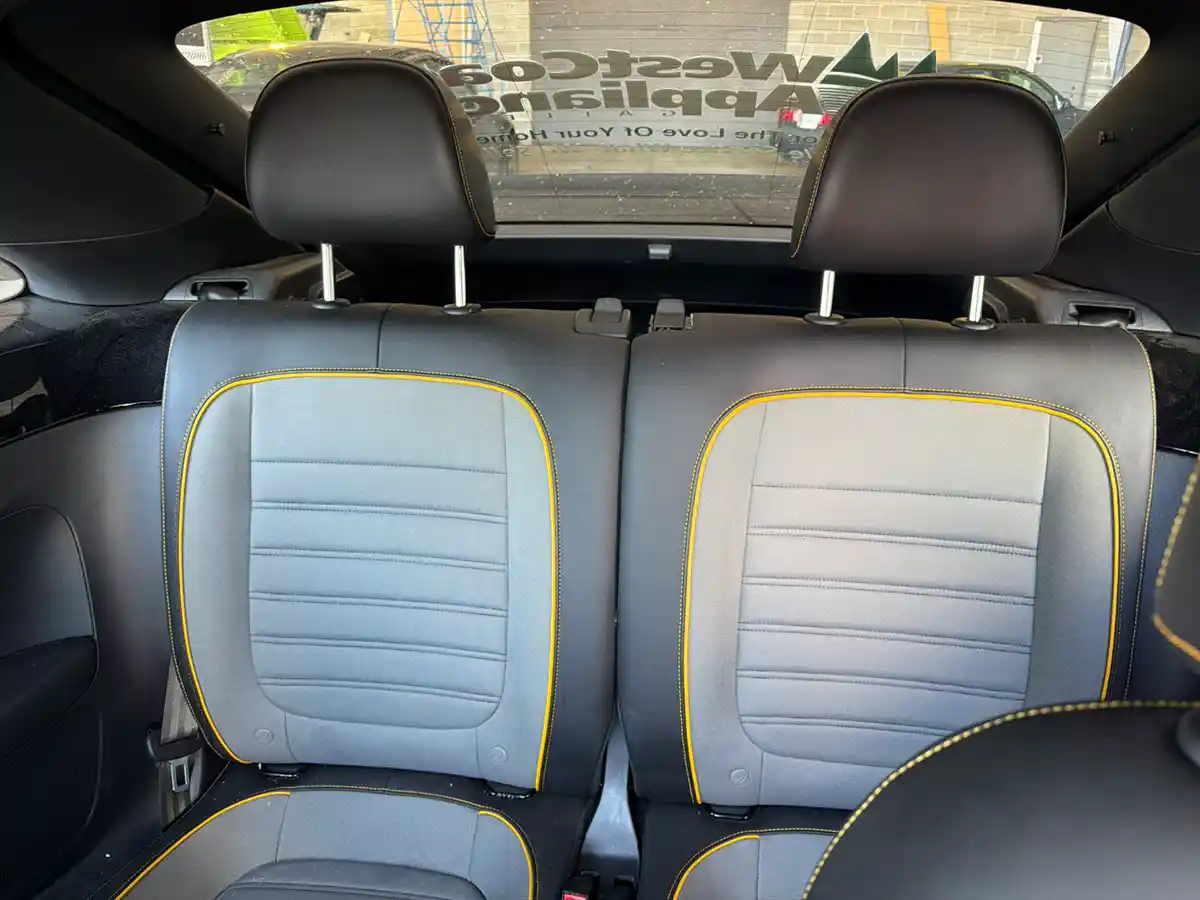 2018 Volkswagen Beetle 2.0 T - Image 12