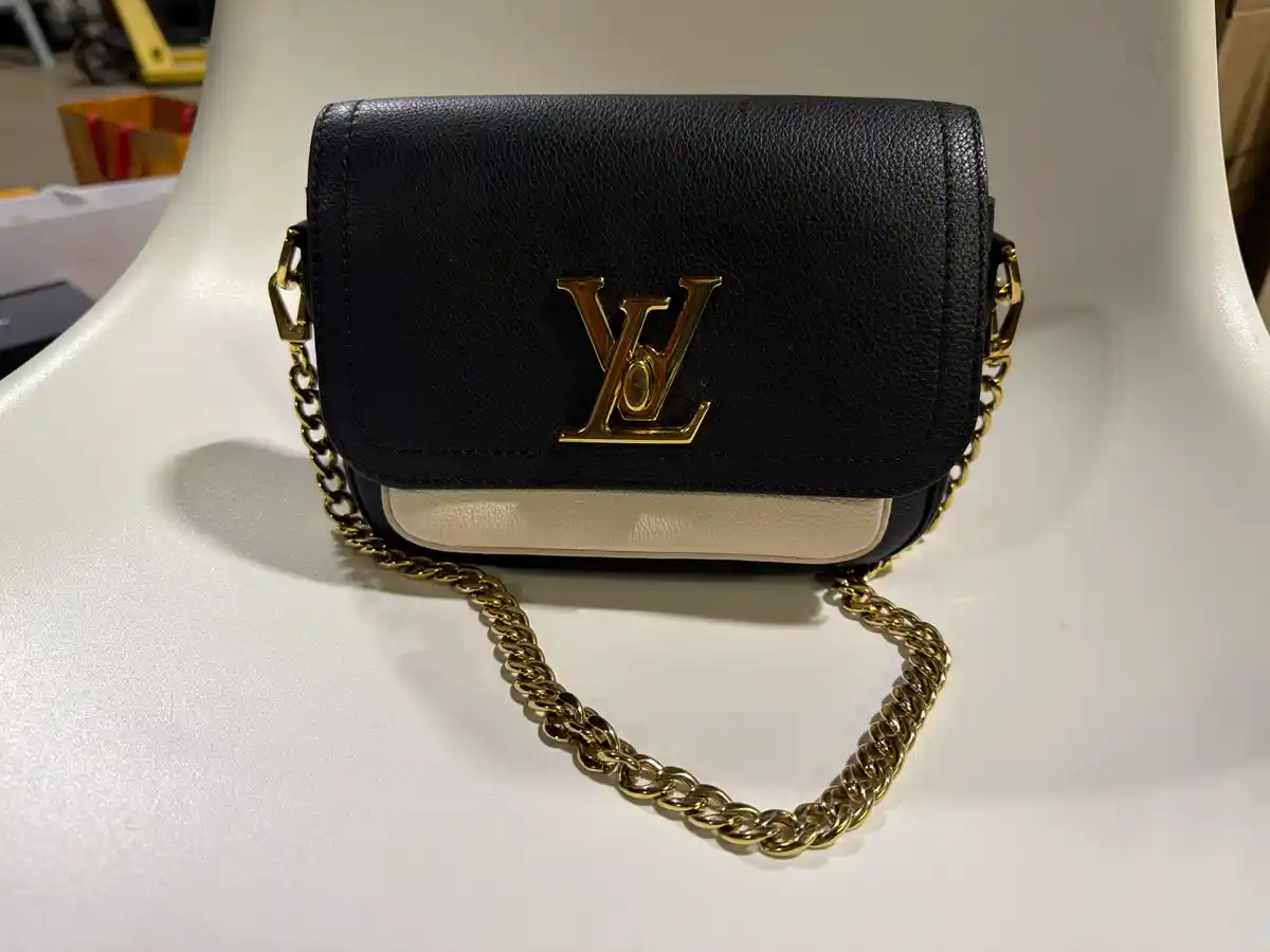 Louis Vuitton Grained Calfskin Lockme Tender Handbag
