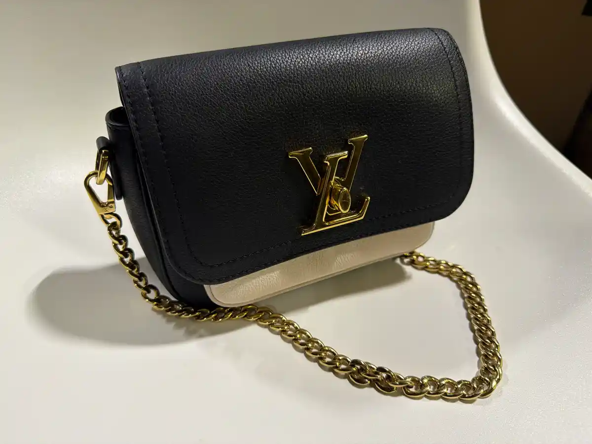 Louis Vuitton Grained Calfskin Lockme Tender Handbag - Image 4