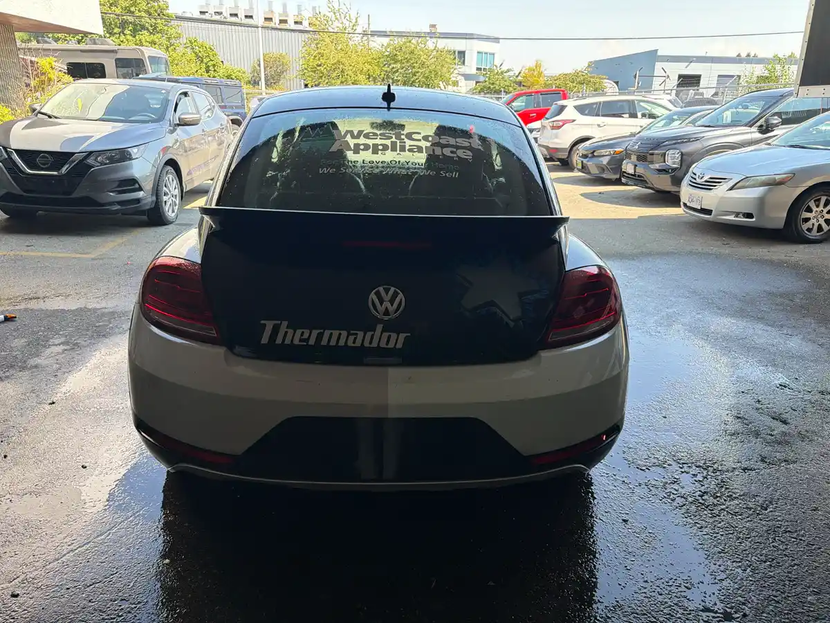 2018 Volkswagen Beetle 2.0 T - Image 4