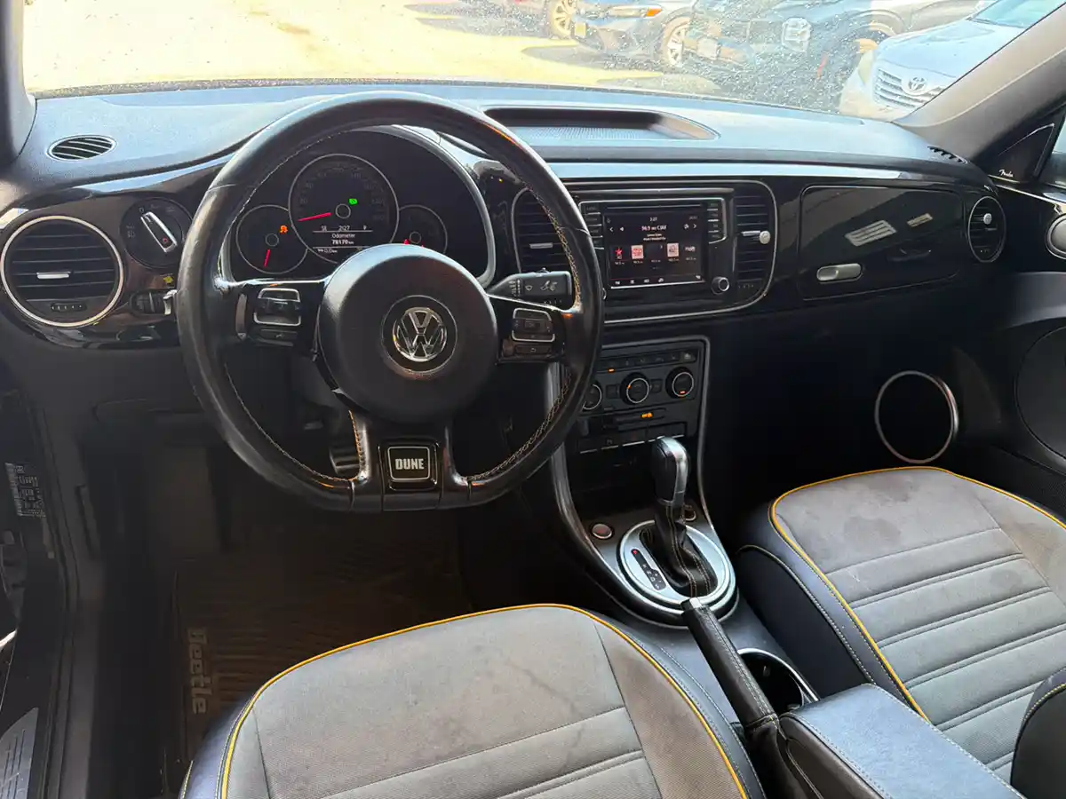 2018 Volkswagen Beetle 2.0 T - Image 9