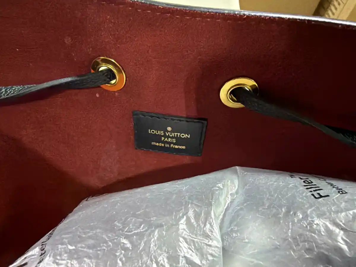 Louis Vuitton NéoNoé Shoulder Bag - Image 7