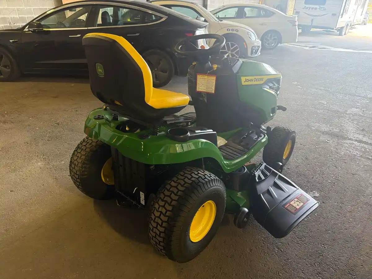 John Deere Ride On Mower S140 - Image 6