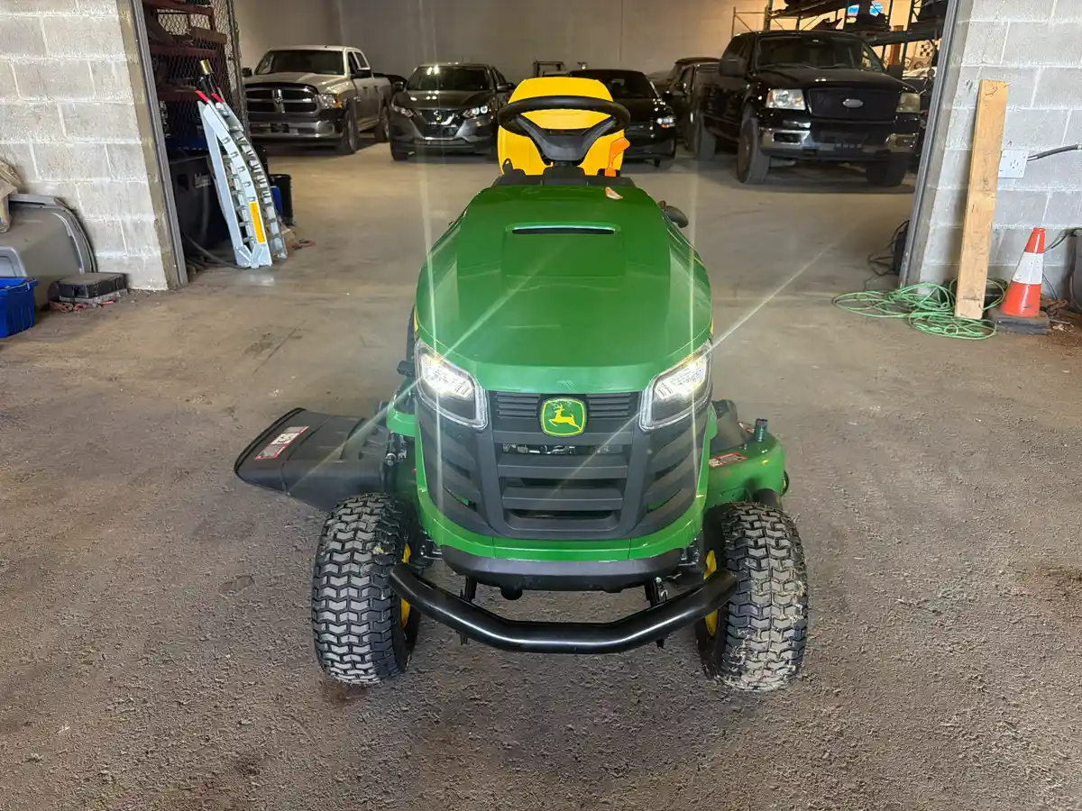 John Deere Ride On Mower S140 - Image 9