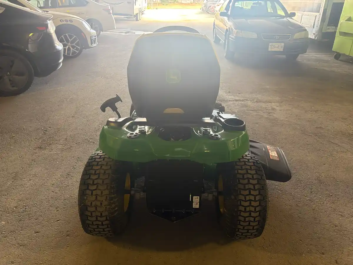 John Deere Ride On Mower S140 - Image 5