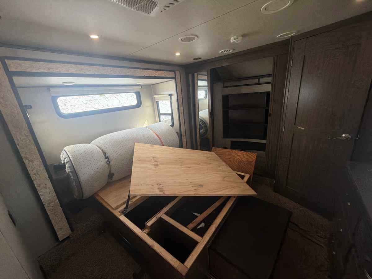 2018 Grand Design Solitude ST375RES - Image 37