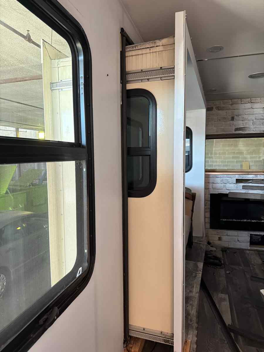 2018 Grand Design Solitude ST375RES - Image 15