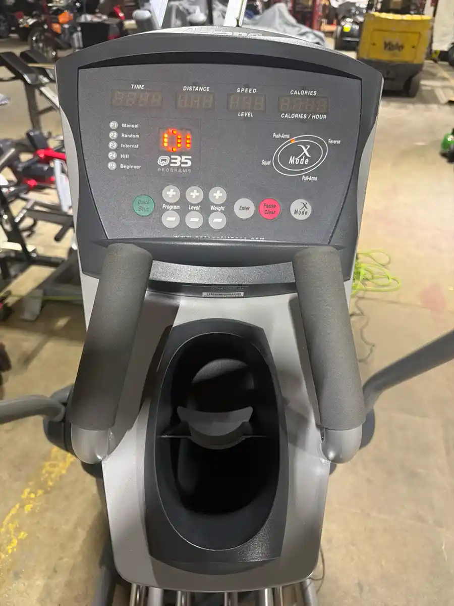 Octane Q35x Elliptical, Base and Console - Image 8