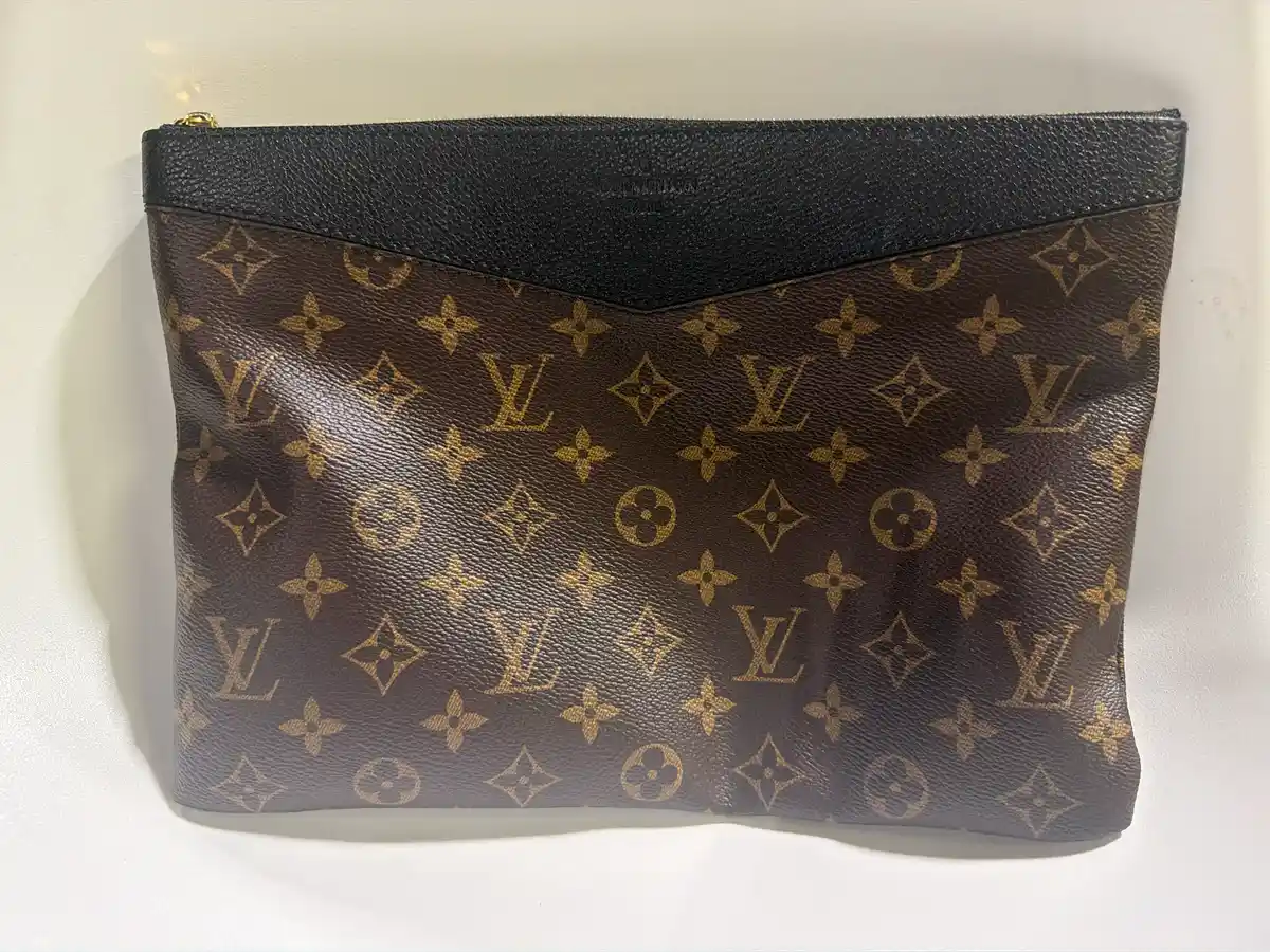 Louis Vuitton Daily Pouch - Image 2