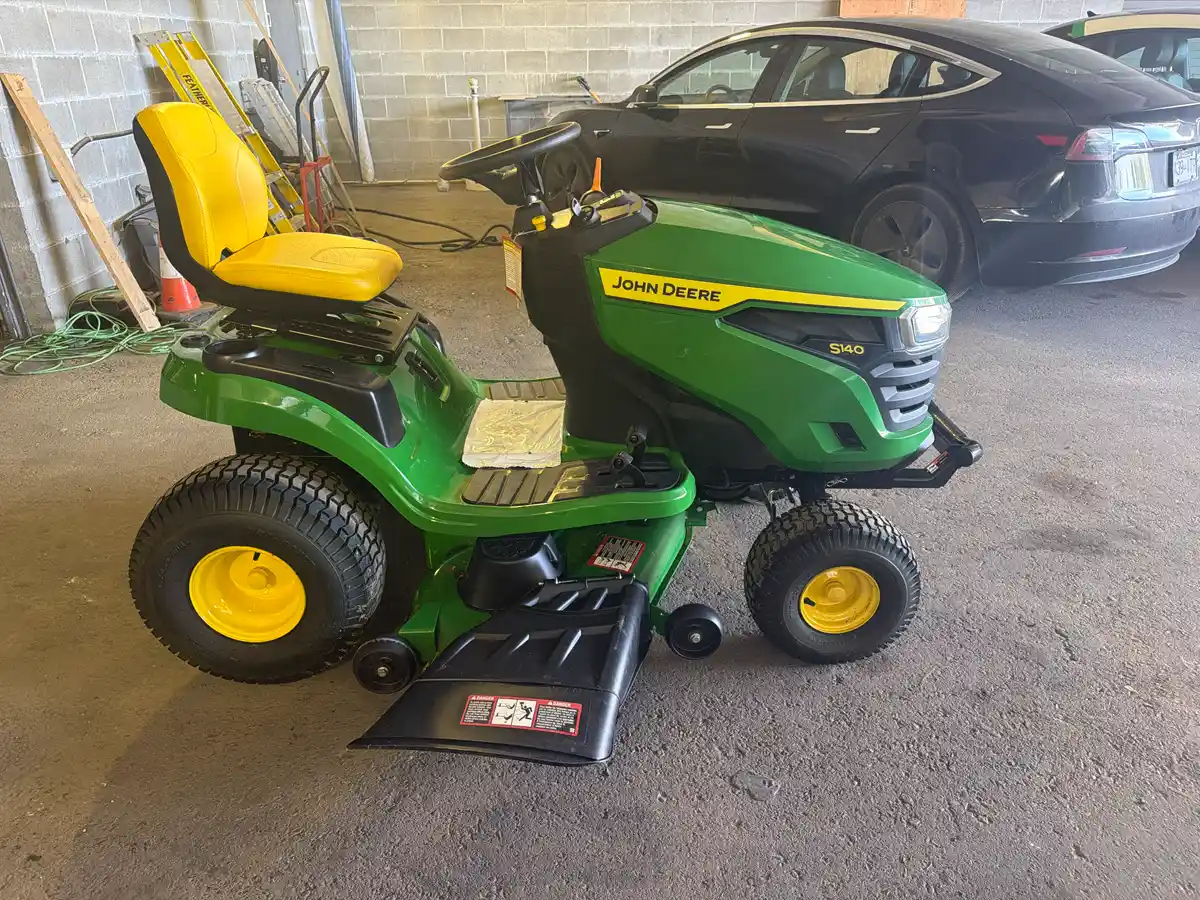 John Deere Ride On Mower S140 - Image 7