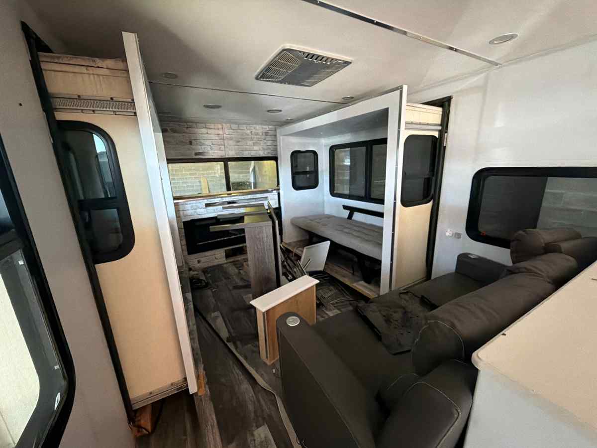 2018 Grand Design Solitude ST375RES - Image 8