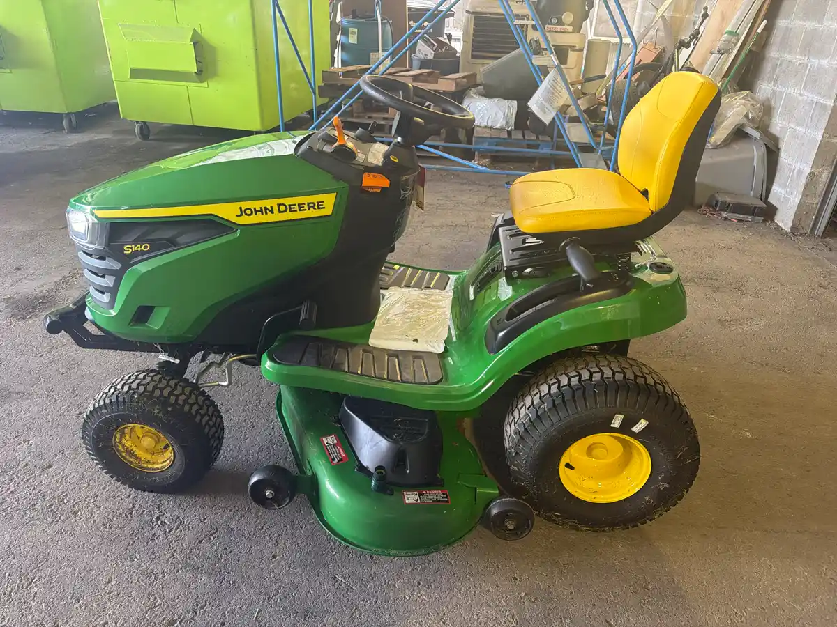 John Deere Ride On Mower S140 - Image 3