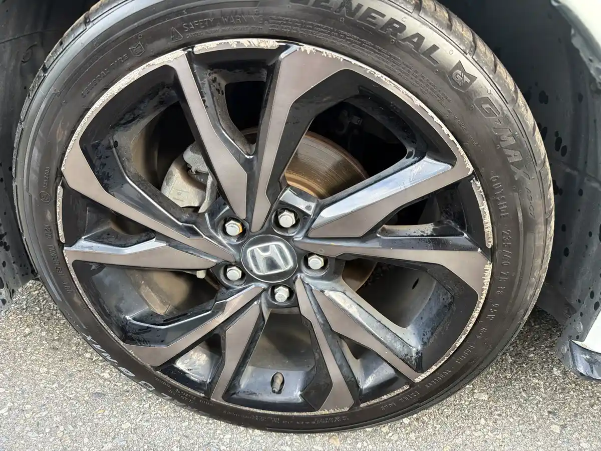 2018 Honda Civic Sport Touring - Image 29