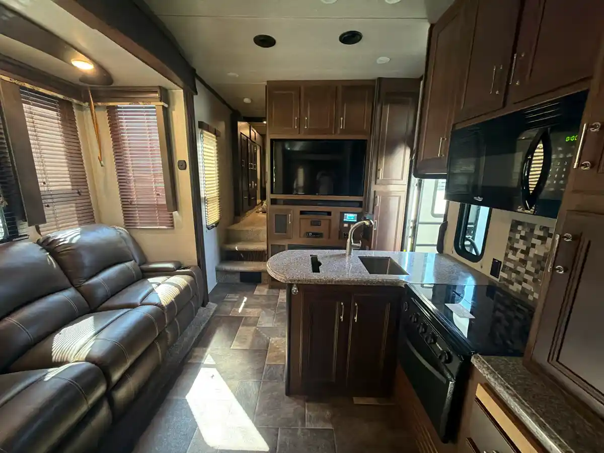 2017 Keystone Fuzion 325 - Image 7