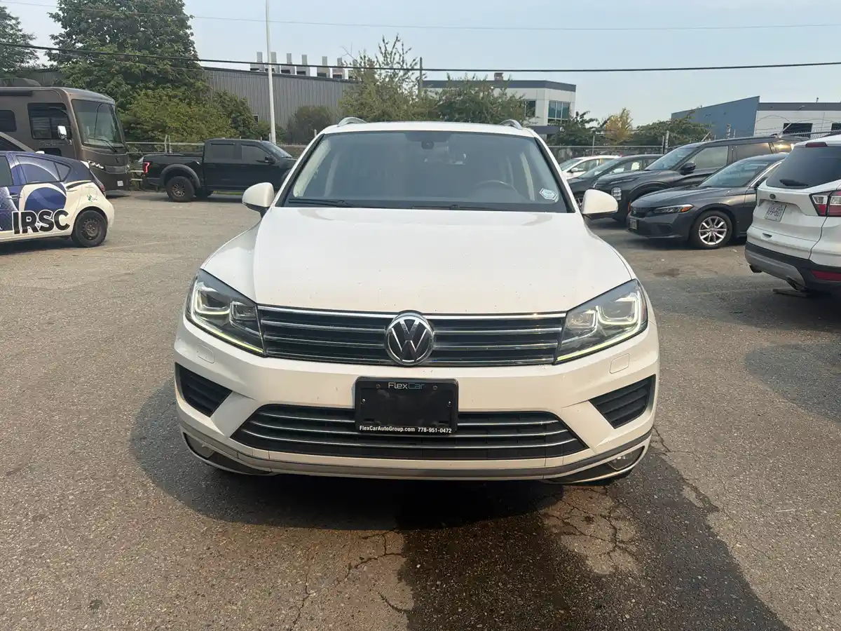 2016 Volkswagen Touareg - Image 3