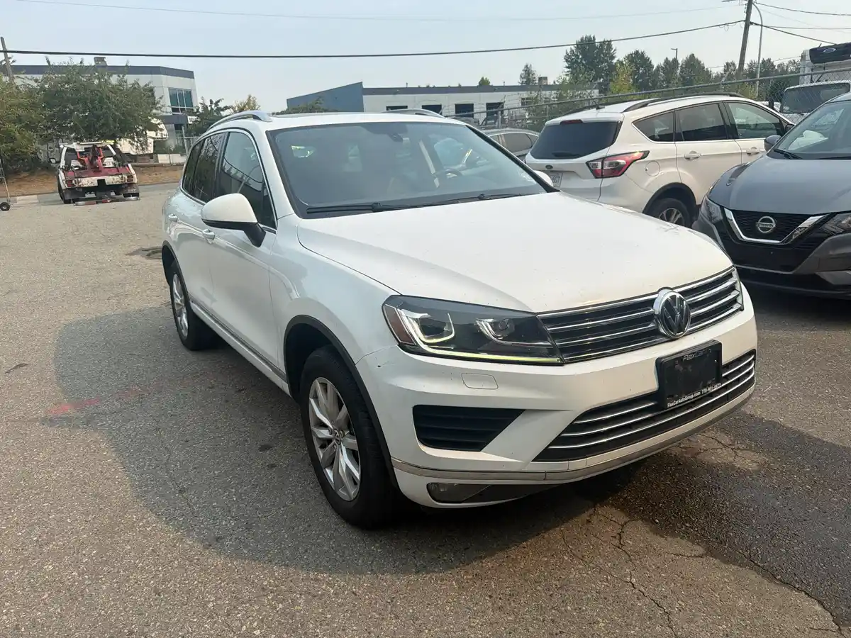 2016 Volkswagen Touareg - Image 4