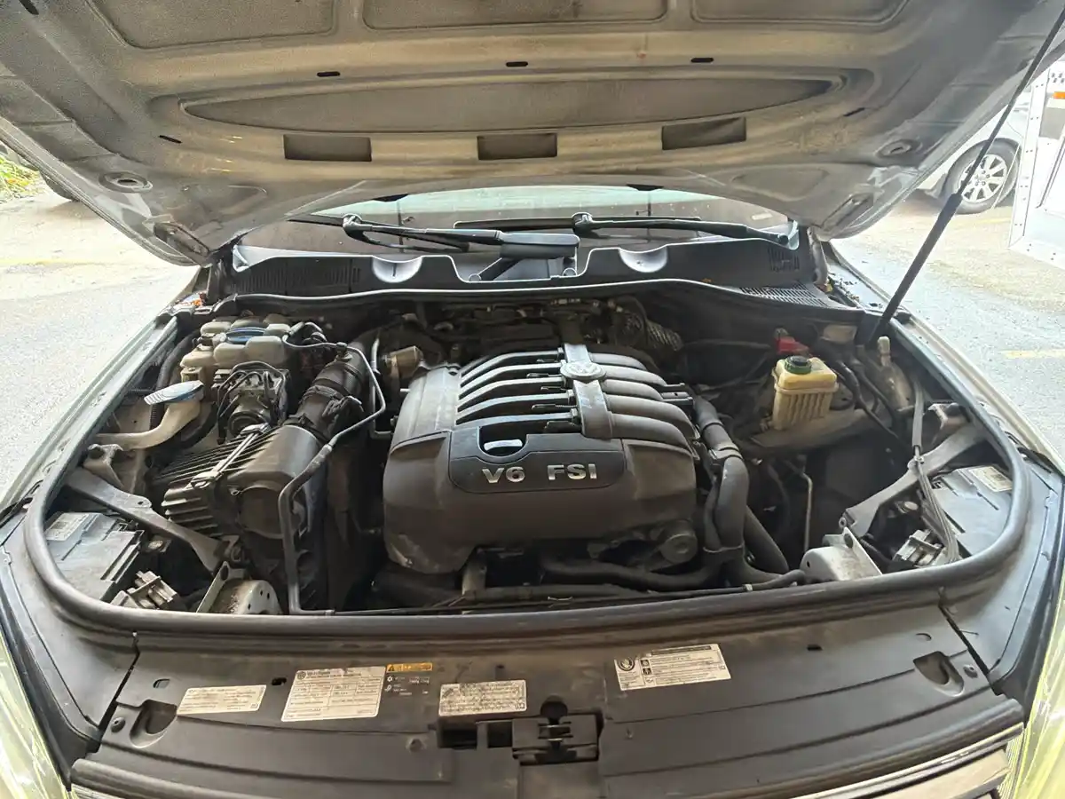 2016 Volkswagen Touareg - Image 30