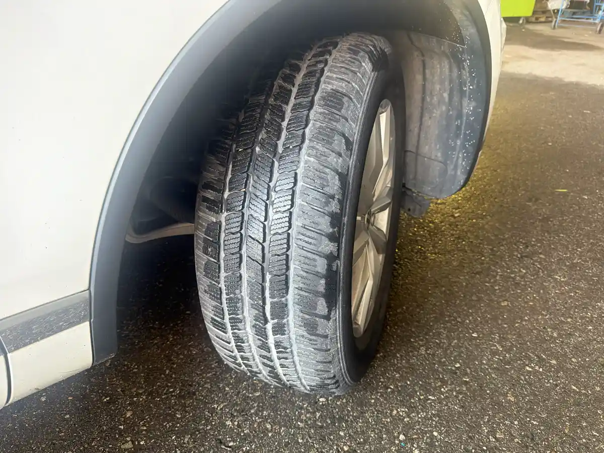 2016 Volkswagen Touareg - Image 25