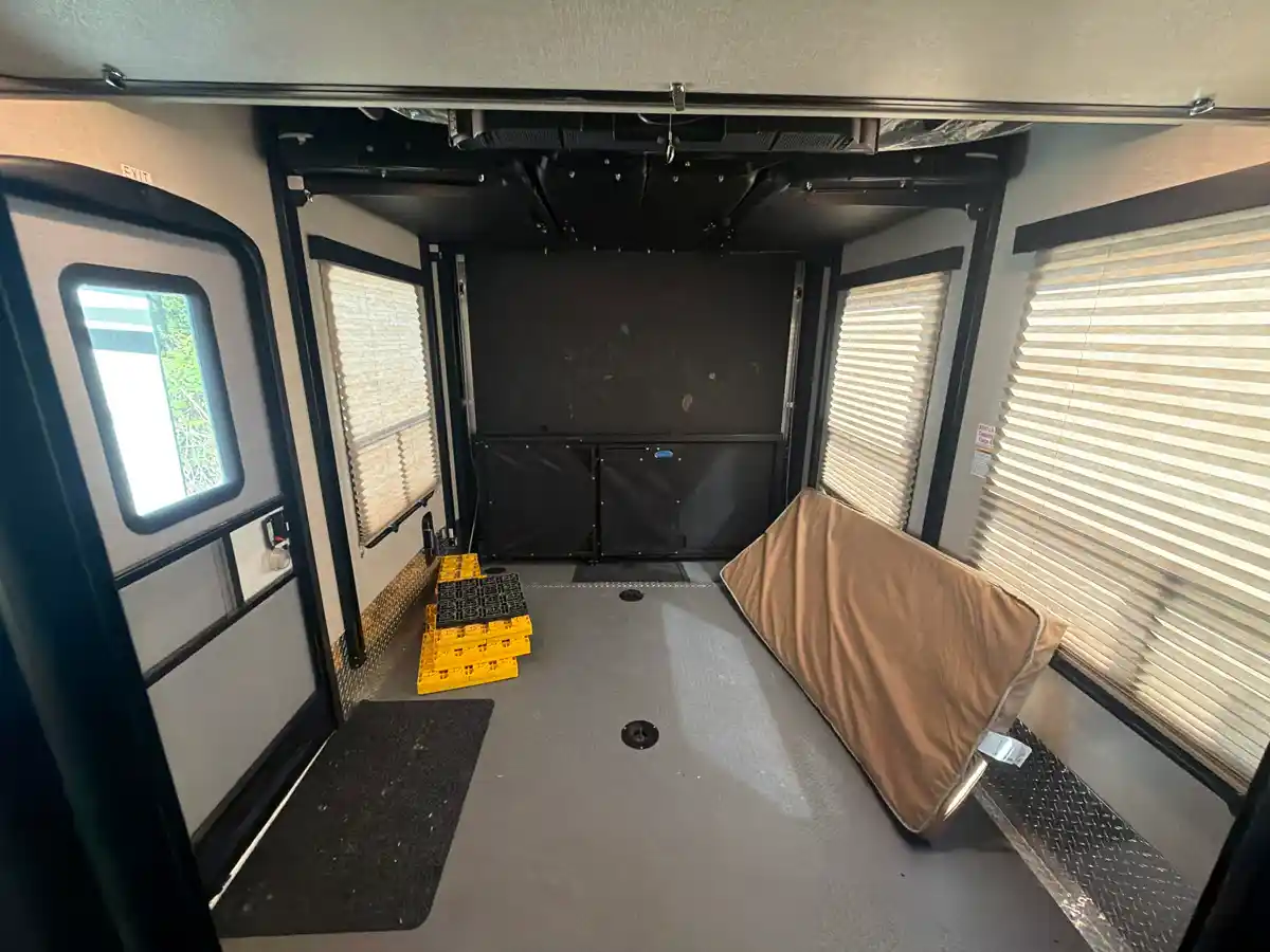 2017 Keystone Fuzion 325 - Image 18