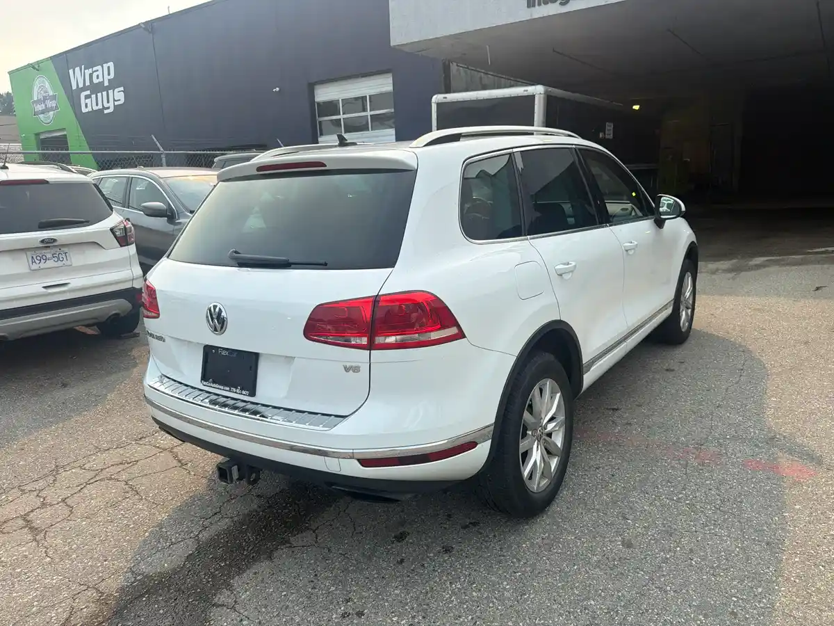 2016 Volkswagen Touareg - Image 7