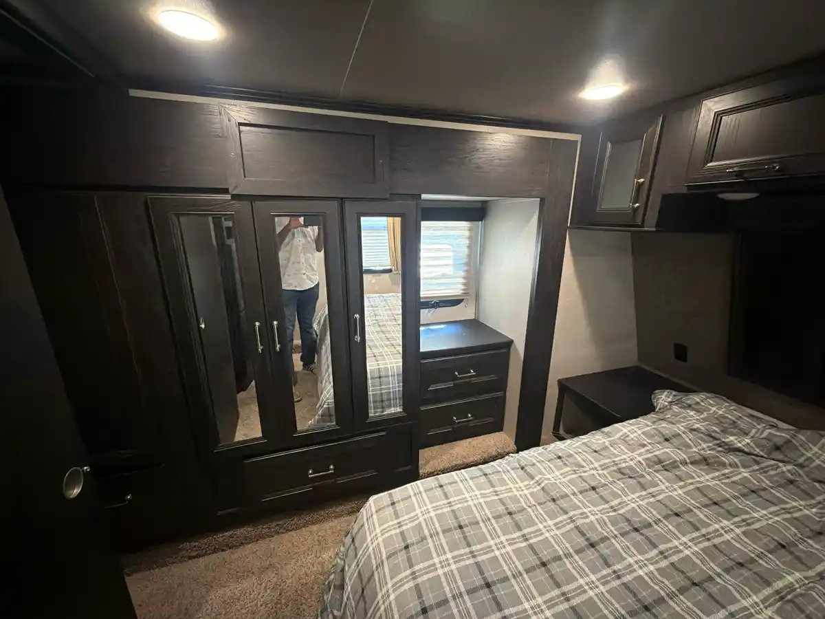 2017 Keystone Fuzion 325 - Image 9