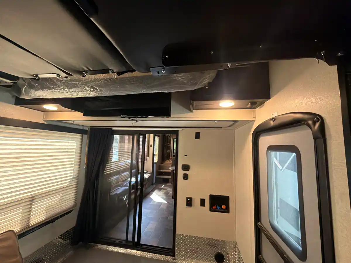 2017 Keystone Fuzion 325 - Image 13