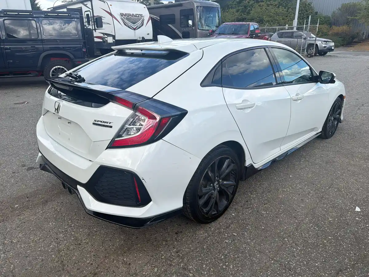 2018 Honda Civic Sport Touring - Image 5