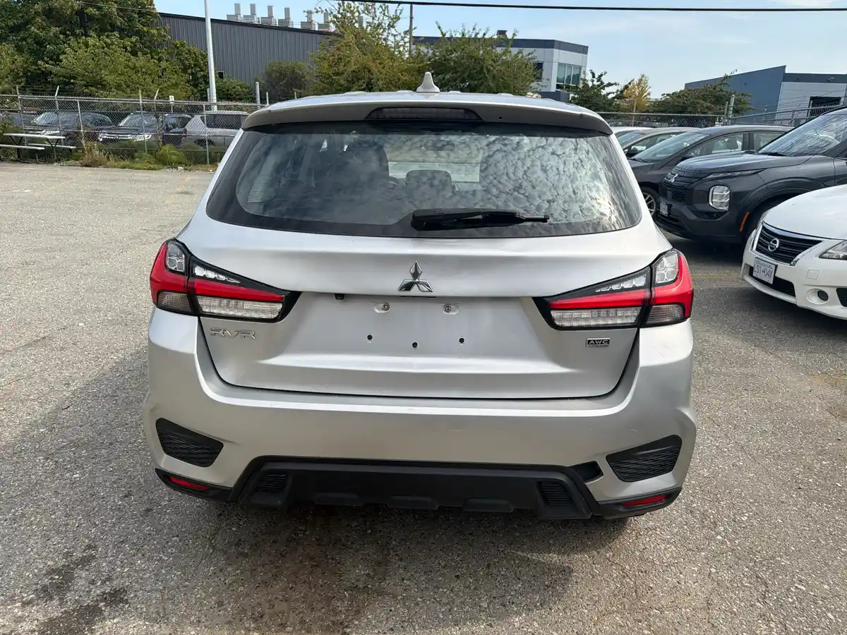 2021 Mitsubishi RVR ES - Image 7
