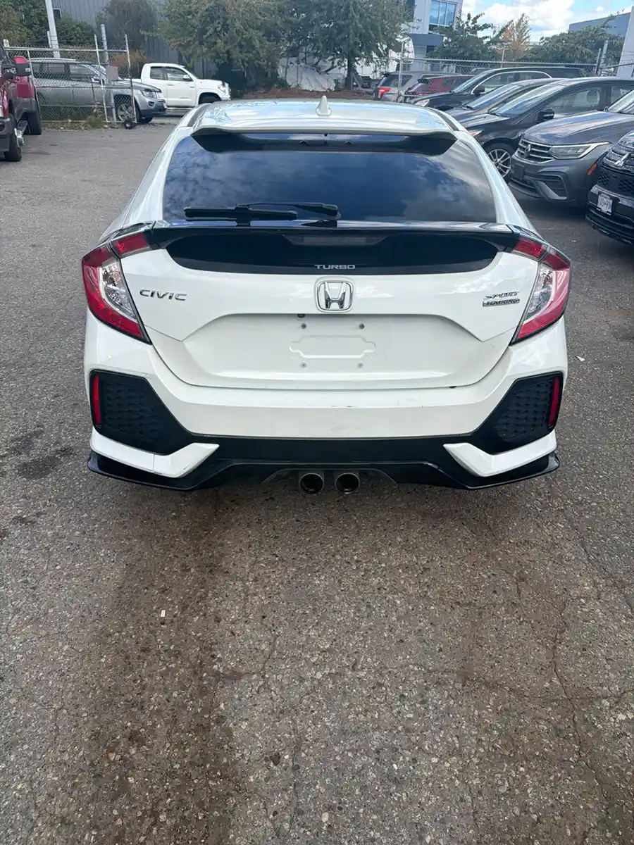 2018 Honda Civic Sport Touring - Image 6