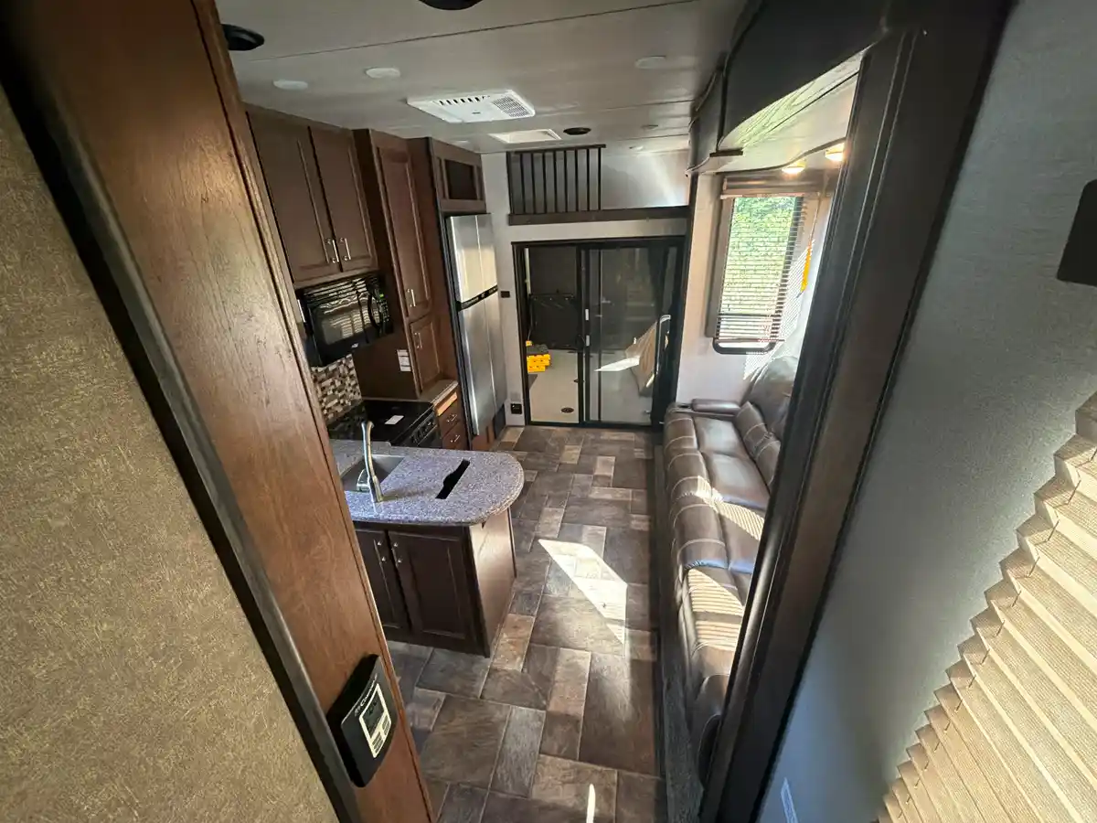 2017 Keystone Fuzion 325 - Image 11