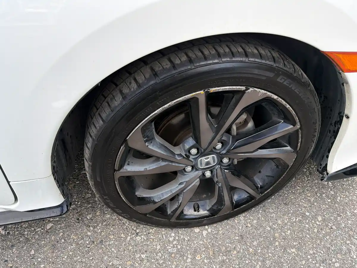 2018 Honda Civic Sport Touring - Image 34