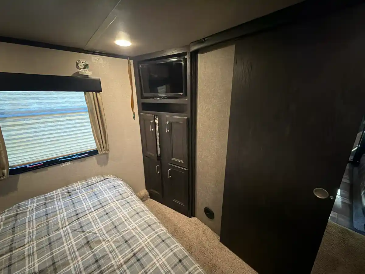 2017 Keystone Fuzion 325 - Image 14