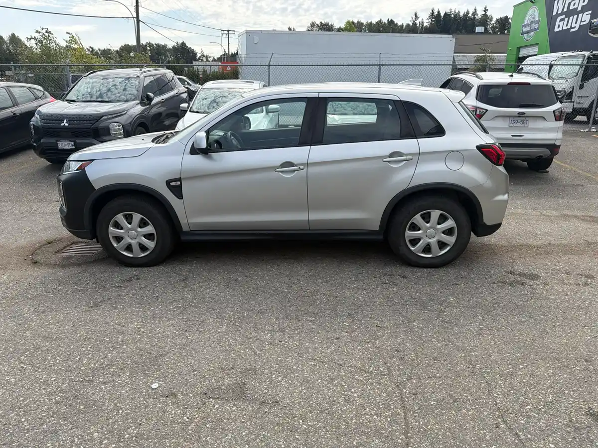 2021 Mitsubishi RVR ES - Image 9
